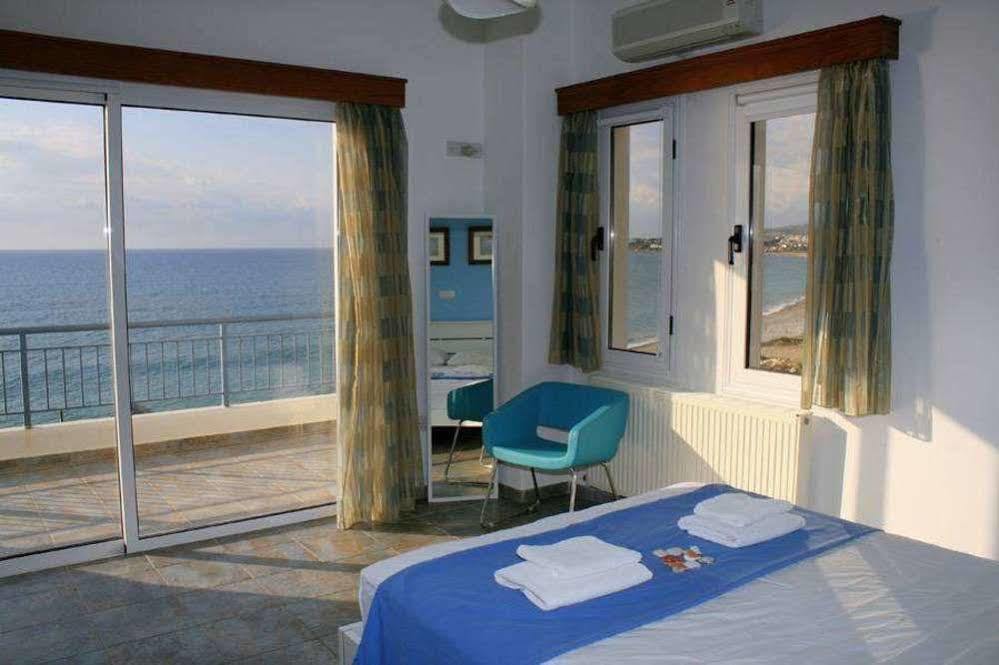 Blue Coral Beach Villas Paphos Buitenkant foto