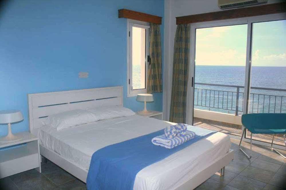 Blue Coral Beach Villas Paphos Buitenkant foto