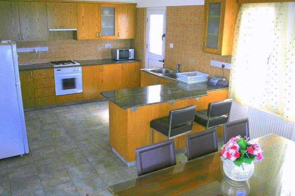 Blue Coral Beach Villas Paphos Buitenkant foto