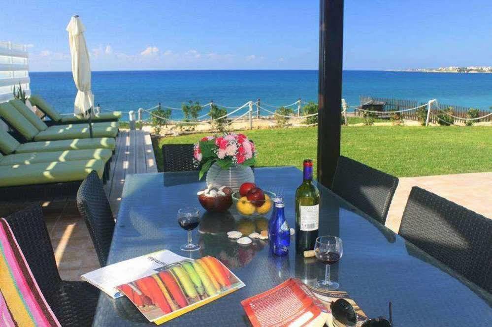 Blue Coral Beach Villas Paphos Buitenkant foto