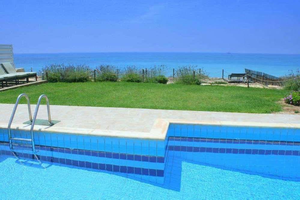 Blue Coral Beach Villas Paphos Buitenkant foto