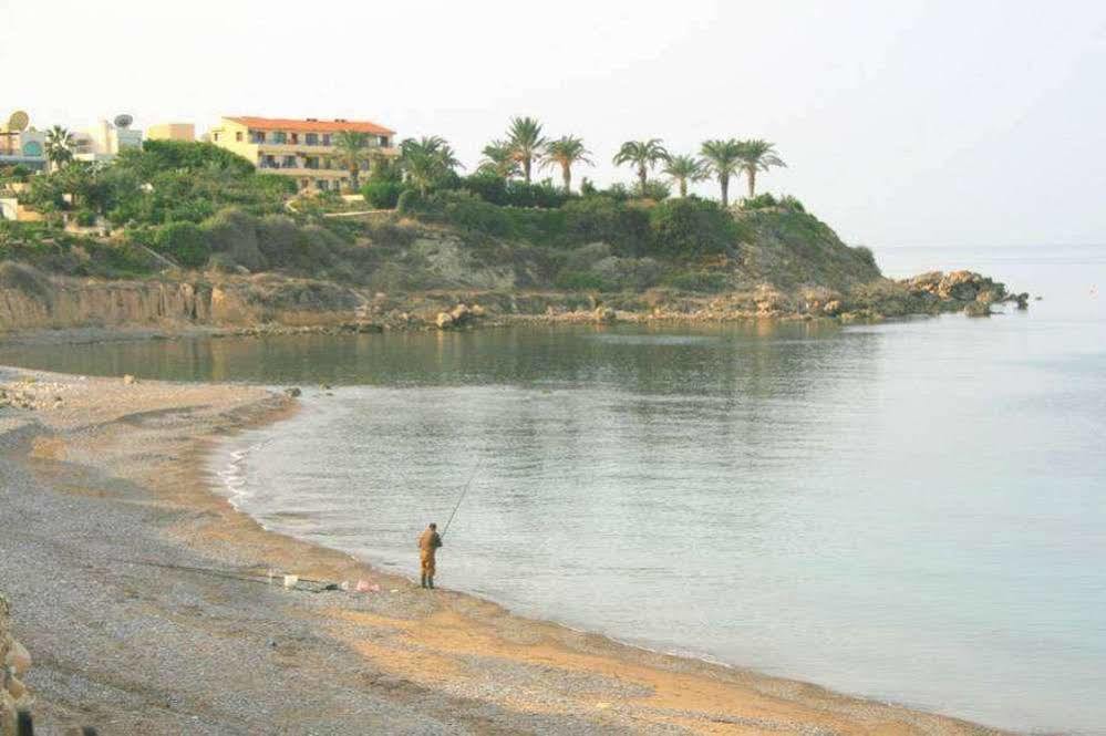 Blue Coral Beach Villas Paphos Buitenkant foto